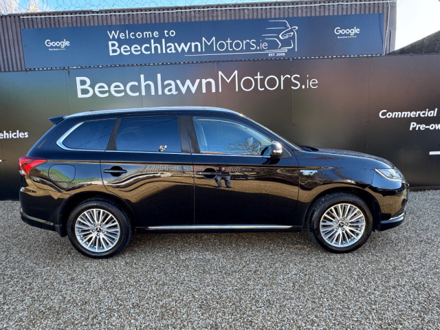 Image for 2019 Mitsubishi Outlander 2.4 PHEV 4WD INTENSE 5DR // VERY LOW MILEAGE // EXCELLENT CONDITION // DOCUMENTED SERVICE HISTORY // PRIVACY GLASS, REVERSE CAMERA AND CRUISE CONTROL // 