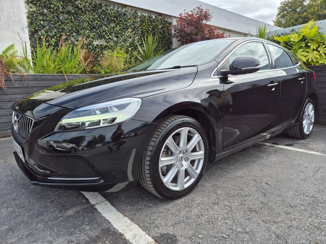 Image for 2018 Volvo V40 1.5 T3 AUTO / INSCRIPTION / TOP SPEC / LOW MILEAGE / TAX €270 (182 REG ) 