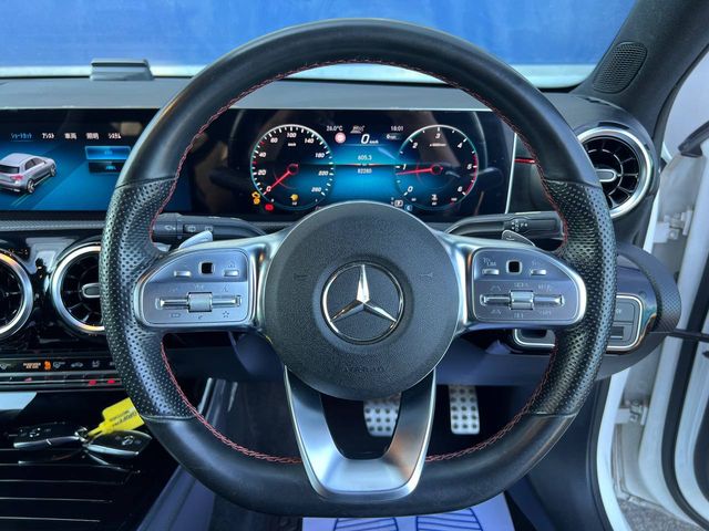 Image for 2020 Mercedes-Benz A Class A200d AMG-LINE PREMIUM PLUS AUTO // FULL SERVICE HISTORY // VIRTUAL COCKPIT // WIRELESS CHARGING BAY