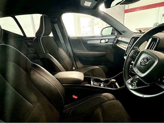 Image for 2021 Volvo XC40 R-DESIGN T4 RECHARGE