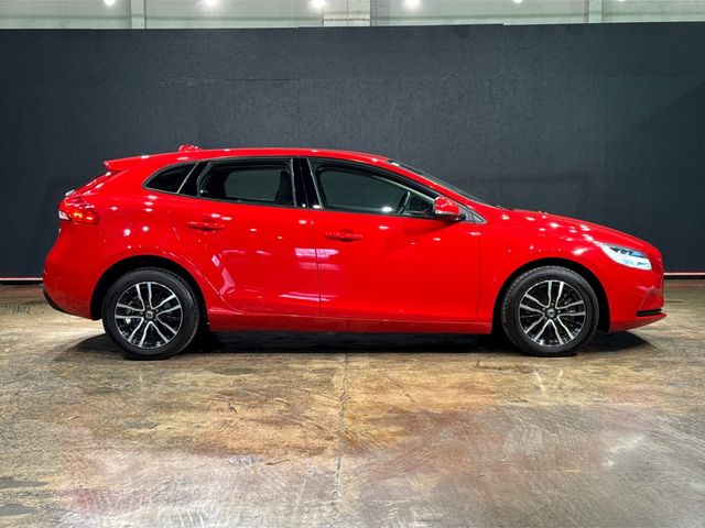 Image for 2019 Volvo V40 T2 KINETIC EDITION - FACTORY ALLOYS - CRUISE CONTROL - REAR CAMERA - PUSH BUTTON START/STOP