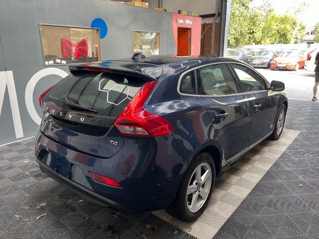 Image for 2015 Volvo V40 2015 VOLVO V40 T4 1.6 AUTOMATIC / CRUISE CONTROL / PARKING CAMERA / ELECTRIC MEMORY SEATS AND MORE
