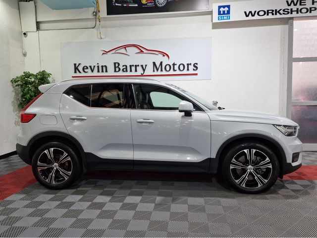 Image for 2021 Volvo XC40 T4 RECHARGE INSCRIPTION AUTOMATIC **HIGH SPEC / VERY LOW MILEAGE / CRUISE CONTROL / ELECTRIC BOOTLID / FULL BLACK LEATHER / F&R PARK ASSIST / REAR SUN PROTECTION GLASS / REVERSE CAMERA / SAT NAV**
