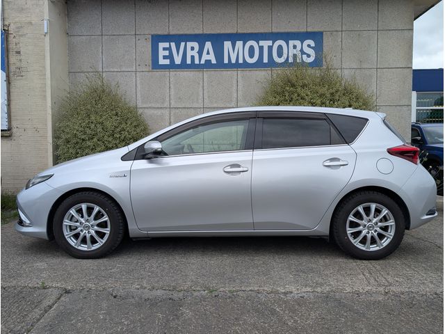 Image for 2016 Toyota Auris AUTOMATIC HYBRID 1.8 PETROL //HALF LEATHER SEATS//KEYLESS ENTRY//
