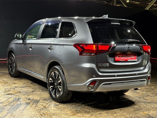 Image for 2019 Mitsubishi Outlander BLACK HALF LEATHER - FACTORY ALLOYS
