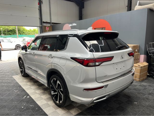 Image for 2022 Mitsubishi Outlander 2022 MITSUBISHI OUTLANDER PHEV P 2.4 AUTOMATIC / CRUIE CONTROL / 360° CAMERA / ELECTRIC MEMORY MASSAGING & HEATED SEATS / PADDLE SHIFTERS / PANORAMIC SUNROOF / HEATED STEERING WHEEL / 7 SEATS OPTION