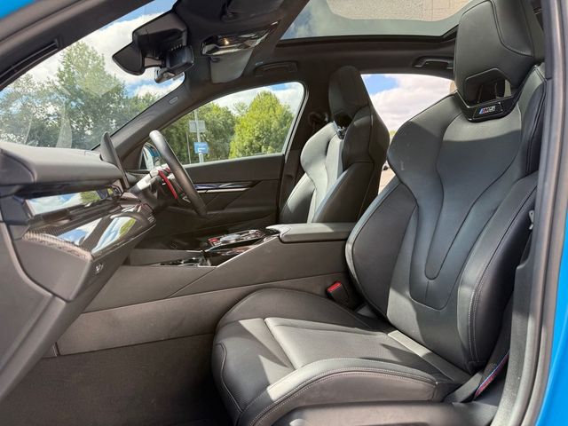 Image for 2025 BMW M5 PHEV Daytona Beach Blue