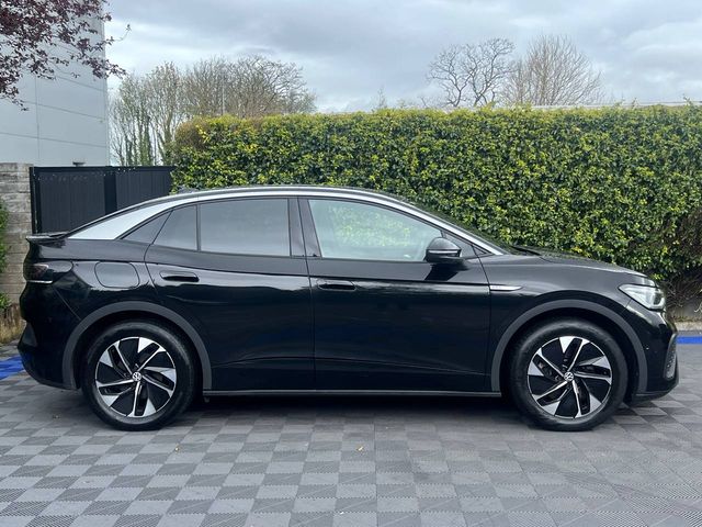 Image for 2023 Volkswagen ID.5 PRO FAMILY 77KWH // PANORAMIC SUNROOF // REVERSE CAMERA // DIGITAL CLUSTER