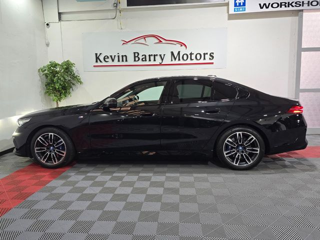 Image for 2024 BMW i5 EDRIVE 40 M SPORT AUTOMATIC **ONE OWNER / 19" ALLOYS / ADAPTIVE LED HEADLIGHTS / CRUISE CONTROL / FULL BLACK LEATHER / HEATED SEATS / HARMAN KARDON SOUND / REVERSE CAMERA / WIRELESS PHONE CHARGING**