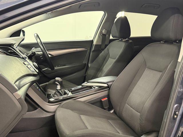 Image for 2016 Hyundai i40 **TOURER COMFORT PLUS **5DR ** 2 KEYS **EXECUTIVE **17'' DIAMOND CUT WHEELS **FRONT AND REAR PARKING SENSORS **MULTI FUNCTION STEERING WHEEL **AUTO HEADLIGHTS **MULTIPLE DRIVE MODES **DIGITAL RADIO **