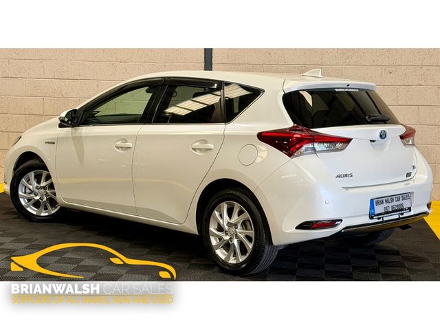 Image for 2016 Toyota Auris Hybrid