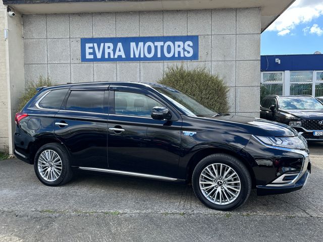 Image for 2020 Mitsubishi Outlander G PLUS PACKAGE AUTOMATIC 2.4 PETROL PLUG IN HYBRID //LOW MILES//HIGH SPEC//FULL LEATHER ELECTRIC HEATED SEATS//HEATED STEERING WHEEL//REVERSE CAMERA//ADAPTIVE CRUISE CONTROL//KEYLESS ENTRY// 