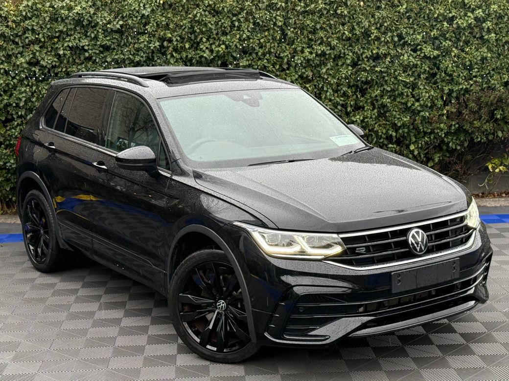 Image for 2024 Volkswagen Tiguan R-LINE BLACK EDITION 1.4 HYBRID // VERY LOW MILEAGE // OPENING PAN ROOF // R-LINE SPORT INTERIOR