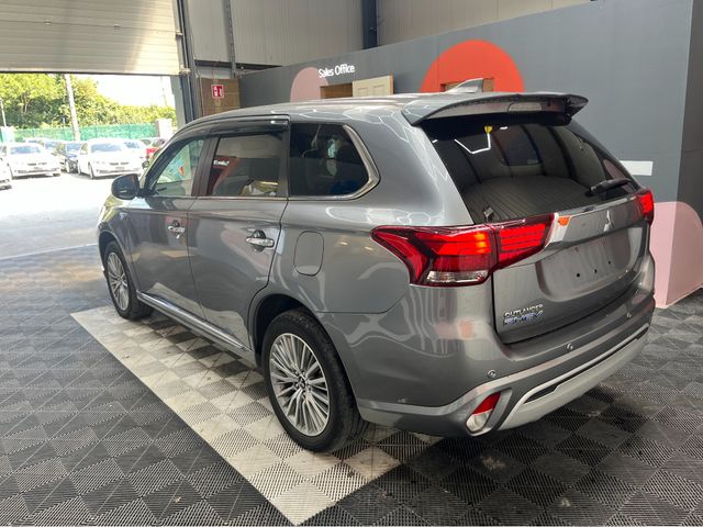 Image for 2020 Mitsubishi Outlander OUTLANDER 2.4 HYBRID / 59k KMs / HEATED SEATS & WHEEL , REVERSE CAMERA , ADAPTIVE CRUISE & MORE