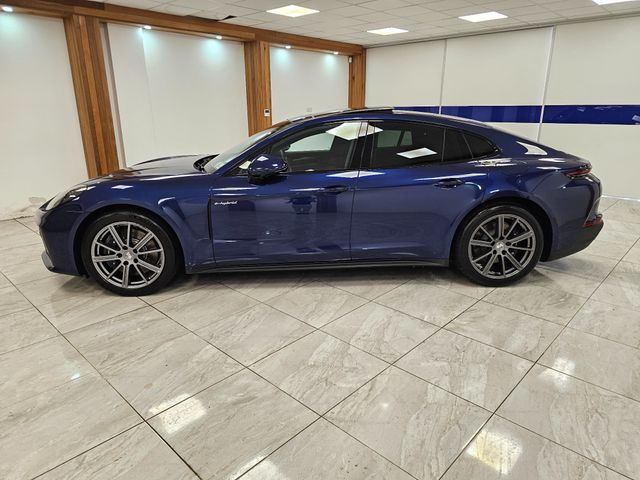 Image for 2025 Porsche Panamera Huge spec // Panoramic sunroof