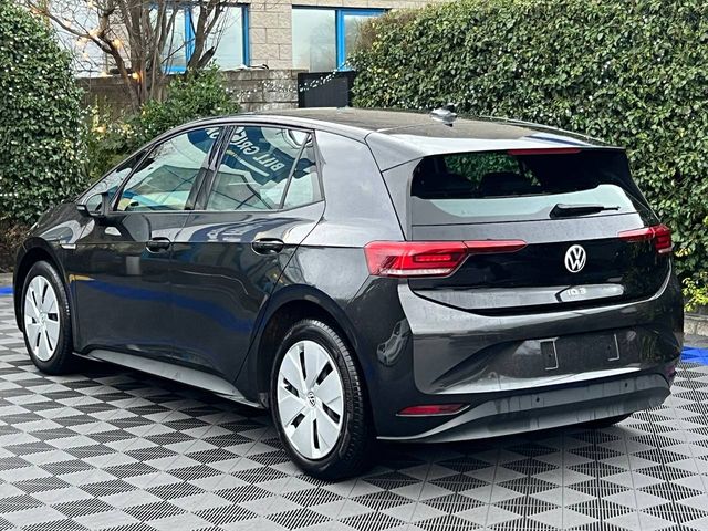 Image for 2023 Volkswagen ID.3 LIFE 58KWH // APPLE CARPLAY/ANDROID AUTO // PARKING SENSORS // DUAL ZONE CLIMATE CONTROL