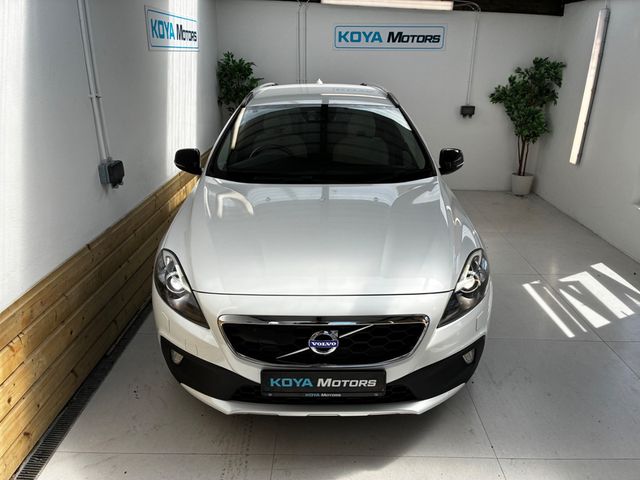 Image for 2016 Volvo V40 Cross Country 2.0 D4 CROSS COUNTRY SE LUXURY DIESEL 190 BHP AUTOMATIC // PEARL WHITE METALLIC // FULL ELECTRIC SEATS // REVERSING CAMERA // CRUISE CONTROL // LANE ASSIST // TOP SPEC // AA APPROVED 2026
