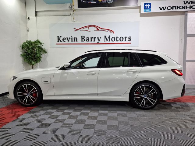 Image for 2022 BMW 3 Series 330E TOURING M SPORT (PRO PACK) LCI AUTOMATIC **ONE OWNER / TOP SPEC / 19" UPGRADED ALLOYS / APPLE CARPLAY / BMW M SEATBELTS / CRUISE CONTROL / ELECTRIC BOOTLID / SAT NAV / REVERSE CAMERA**