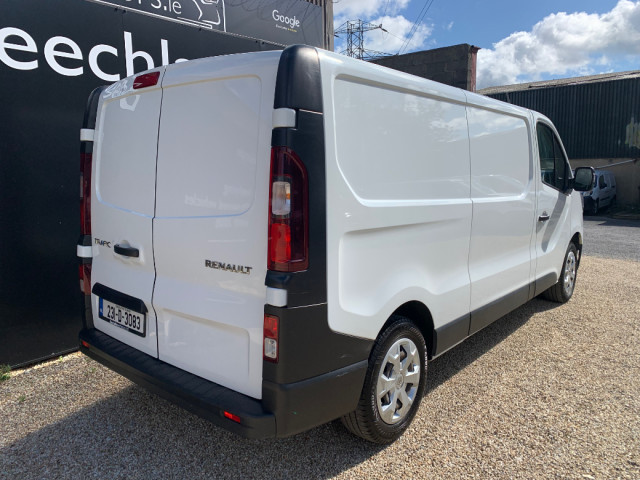 Image for 2023 Renault Trafic Business Blue LWB 2.0CDI 130PS // CVRT 10/27 // LOW MILEAGE // FULL SERVICE HISTORY // 