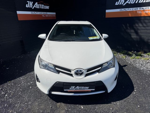 Image for 2015 Toyota Auris 1.4 D-4D TERRA VAN 5DR