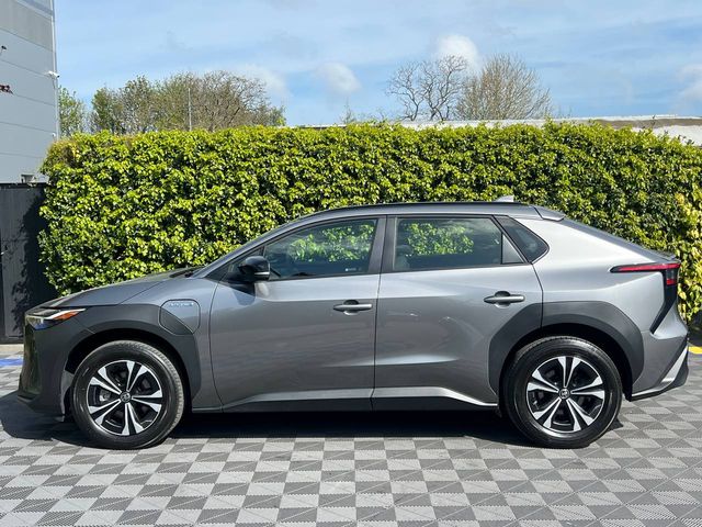 Image for 2024 Toyota bZ4X PURE 71KWH LONG RANGE // LOW MILEAGE // APPLE CARPLAY/ANDROID AUTO // WIRELESS CHARGING BAY