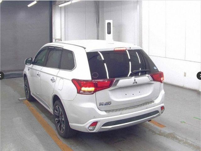 Image for 2018 Mitsubishi Outlander COMING IN THE NEW YEAR!! Stunning hybrid Plug in Jeep . 