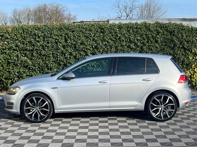 Image for 2014 Volkswagen Golf R-LINE PACK 1.2 TSI // NEW 19" DIAMOND CUT ALLOYS // REVERSE CAMERA // PADDLE GEAR SHIFTERS