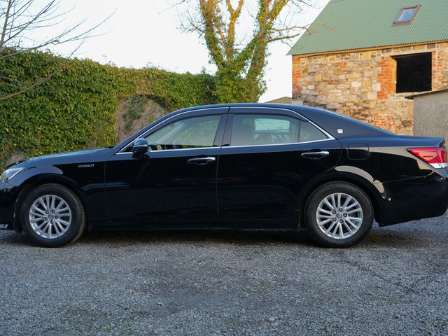 Image for 2016 Toyota Crown 2.5 Petrol Hybrid Automatic Luxury Saloon