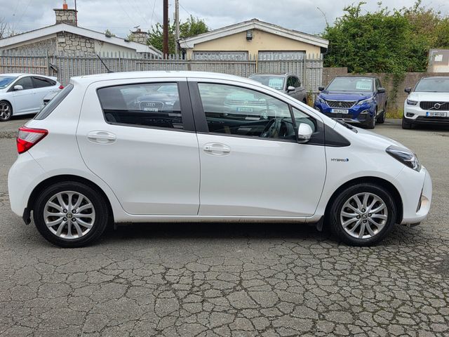 Image for 2017 Toyota Yaris Hybrid Luna
