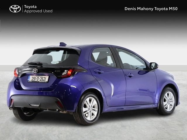 Image for 2025 Toyota Yaris Luna Hybrid