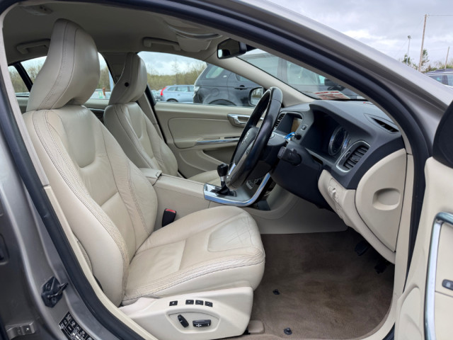 Image for 2012 Volvo S60 1.6 Drive SE LUX 115BHP 4DR * FULL LEATHER / BLUETOOTH * 