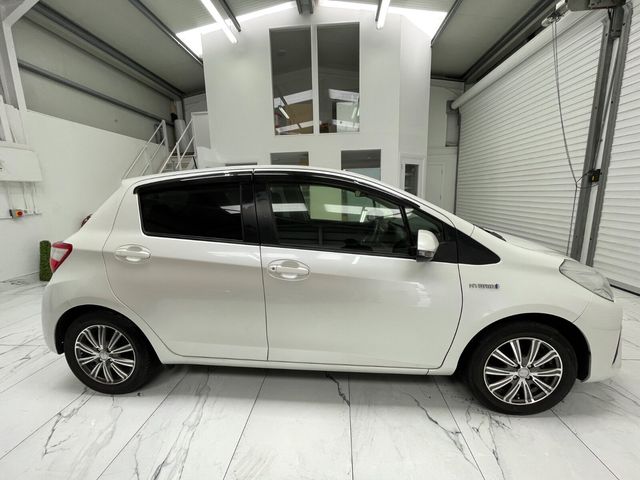 Image for 2017 Toyota Yaris Hybrid