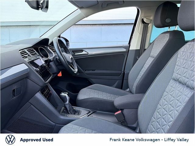 Image for 2024 Volkswagen Tiguan LIFE AUTO 2.0TDI DSG 150HP *DEEP BLACK METALLIC* *ONE OWNER* *CARPLAY & ANDROID AUTO* *PCP FINANCE AVAILABLE FROM €389PM*