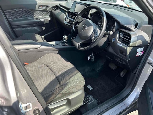 Image for 2017 Toyota C-HR 1.8 HYBRID AUTOMATIC SUV - FACTORY ALLOYS - CRUISE CONTROL - REAR CAMERA