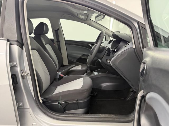 Image for 2014 SEAT Ibiza **2 KEYS **15" BRUSHED SILVER WHEELS **GARMIN TOUCHSCREEN **BLUE AND GREY FABRIC SEATS **ELECTRIC WINDOW ADJUSTMENT **DASH CAM BUILT INTO REAR VIEW MIRROR **MULTI FUNCTION STEERING WHEEL **FRONTAND 