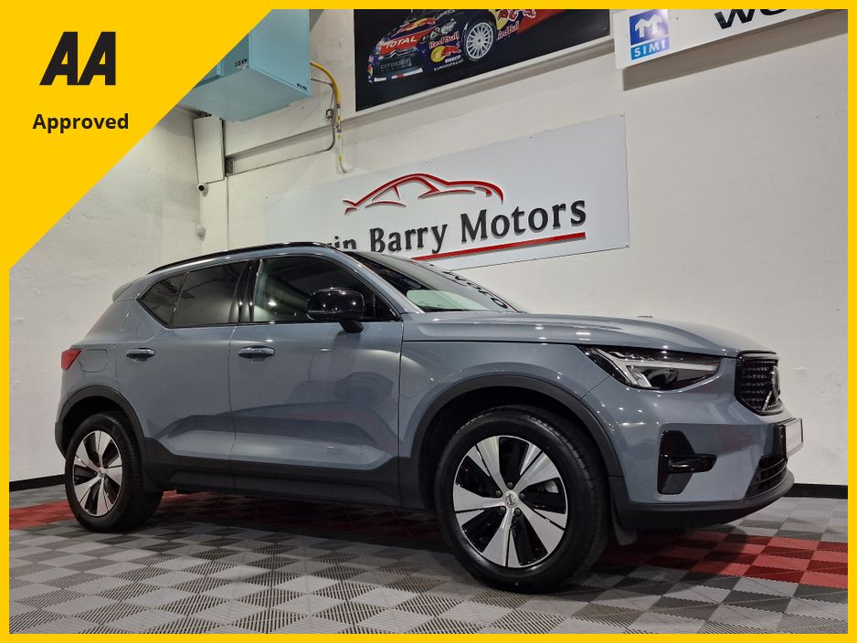 Image for 2023 Volvo XC40 T4 PLUS DARK RECHARGE AUTOMATIC **ONE OWNER / APPLE CARPLAY / CRUISE CONTROL / ELECTRIC BOOTLID / HEATED FRONT & REAR SEATS / HEATED STEERING WHEEL / 360 DEGREE CAMERA / WIRELESS PHONE CHARGING**