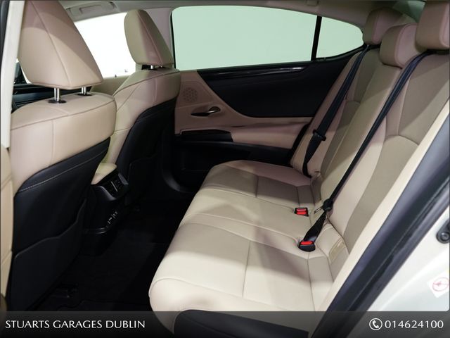 Image for 2019 Lexus ES 300h SUNROOF AND CREAM LEATHER - 2.5 176BHP 4DR Auto -'' Low Kilometres '' As New In Condition '' 
