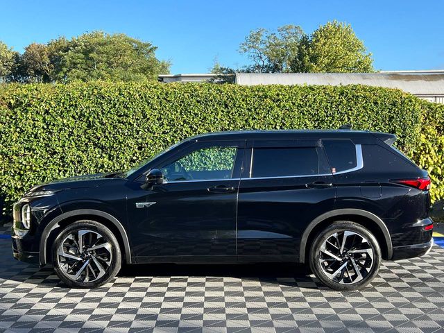 Image for 2022 Mitsubishi Outlander 7-SEATER 2.4 HYBRID AUTO // FULL SERVICE HISTORY // MASSAGE SEATS // HEADS-UP DISPLAY
