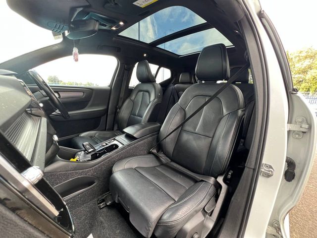 Image for 2019 Volvo XC40 XC40 R-DESIGN 2.0D AUTO // TILT & SLIDE PAN ROOF // LEATHER HEATED SEATS // HARMAN/KARDON SOUND SYSTEM