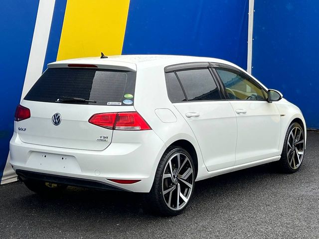 Image for 2015 Volkswagen Golf R-LINE PACK 1.2 TSI // COMFORTLINE // BLUETOOTH MUSIC // NEW 19" R-LINE ALLOYS // REVERSE CAMERA