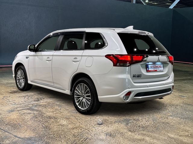 Image for 2018 Mitsubishi Outlander 2.4 PHEV AUTOMATIC SUV - HIGH SPEC - HALF LEATHER - HEATED SEATS - REAR CAMERA