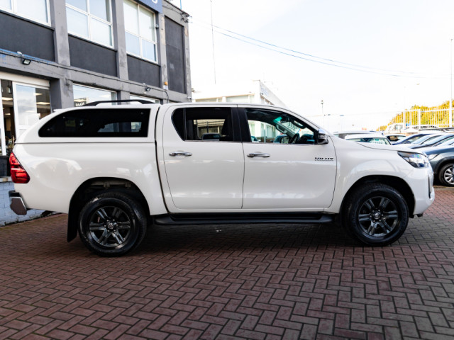 Image for 2022 Toyota Hilux 2.4 D-4D ICON EDITION DOUBLE CAB AUTOMATIC WITH CANOPY // 1 OWNER WITH FULL STAMPED TOYOTA SERVICE HISTORY // NEVER BEEN USED FOR TOWING SO NO TOW BAR // BUY WITH CONFIDENCE AA AND SIMI APPROVED 25