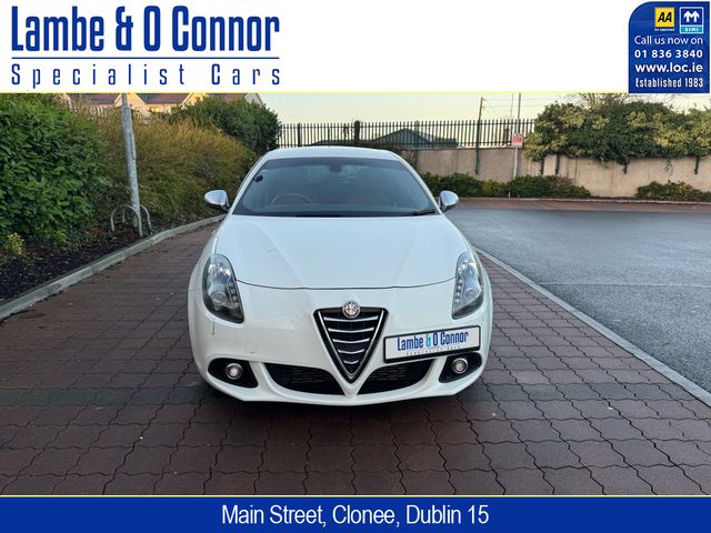 Image for 2016 Alfa Romeo Giulietta 1.4 AUTOMATIC * SPORTIVIA * LEATHER * HEATED SEATS * 162 REG * REVERSE CAMERA * CARPLAY / ANDROID APPS * BEST AVAILABLE * 