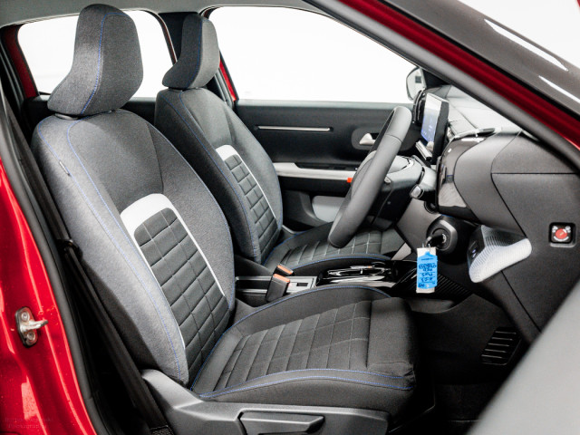 Image for 2026 Citroen C3 ë-Plus 44kWh 115HP - Bi-Tone