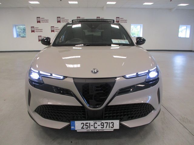 Image for 2025 Alfa Romeo Junior SPECIALE 54KWH EV-SUNROOF-CAMERA-CARPLAY-400KM RANGE