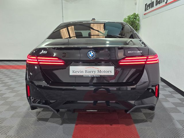 Image for 2024 BMW i5 EDRIVE 40 M SPORT AUTOMATIC **ONE OWNER / 19" ALLOYS / ADAPTIVE LED HEADLIGHTS / CRUISE CONTROL / FULL BLACK LEATHER / HEATED SEATS / HARMAN KARDON SOUND / REVERSE CAMERA / WIRELESS PHONE CHARGING**