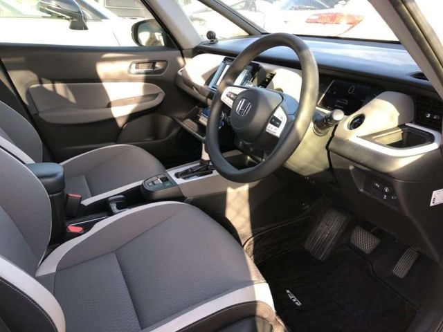 Image for 2021 Honda Fit 1.5 HYBRID AUTOMATIC - WHITE/BLACK TWO TONE - FACTORY ALLOYS - CRUISE CONTROL - REAR CAMERA