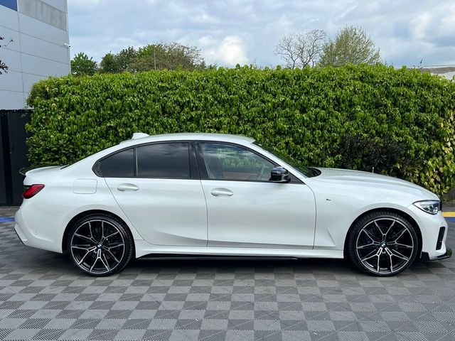 Image for 2020 BMW 3 Series 330e M-SPORT COMPETITION 2.0 HYBRID // VERY LOW MILEAGE // DIGITAL CLUSTER // LEATHER HEATED & POWERED M-SPORT SEATS