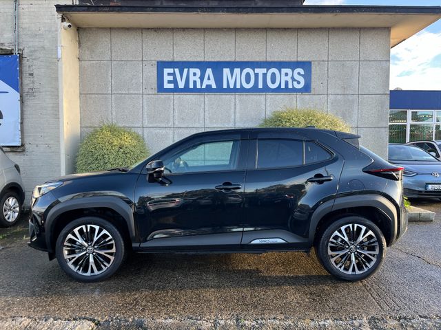 Image for 2022 Toyota Yaris Cross Z HYBRID AUTOMATIC 1.5 PETROL //LOW MILES//HEATED SEATS AND STEERING WHEEL//KEYLESS ENTRY//ADAPTIVE CRUISE CONTROL// 