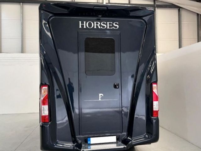 Image for 2019 Nissan NV400 Stallion Box